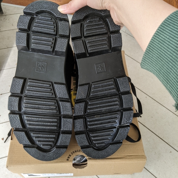 BNWT Dr. Martens Combs Boots - Picture 4 of 6